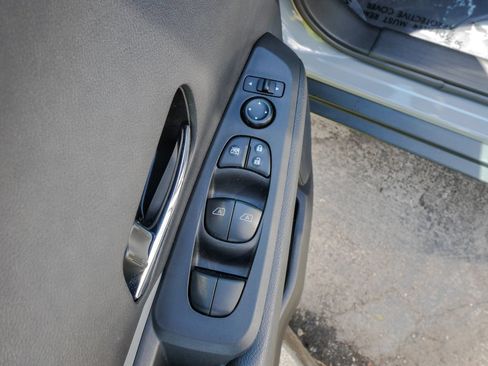 Used 2022 Nissan Kicks SR w/ Premium Package FWD image 19