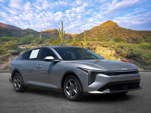 Certified 2025 Kia K4 FWD image 2