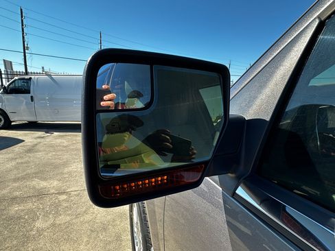 Used 2012 Lincoln Navigator 2WD image 16