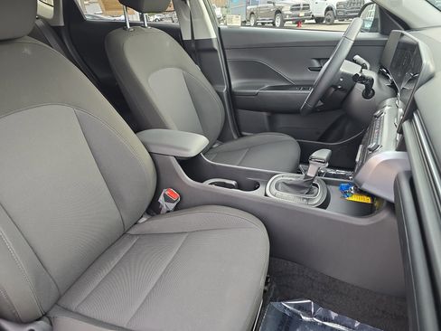 Certified 2025 Hyundai Kona SEL AWD/4WD image 10