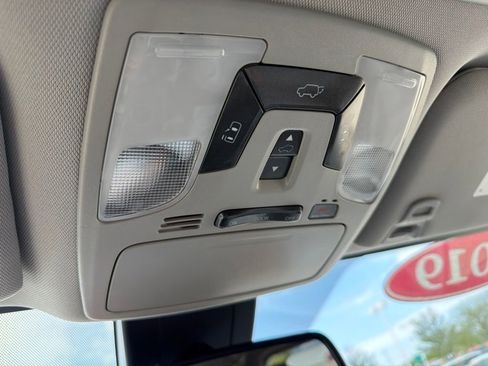 Used 2019 Toyota Sienna XLE w/ XLE Navigation Package FWD image 21