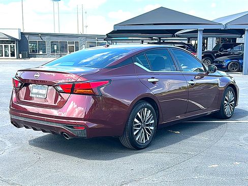 Used 2024 Nissan Altima 2.5 SV w/ SV Premium Package FWD image 8