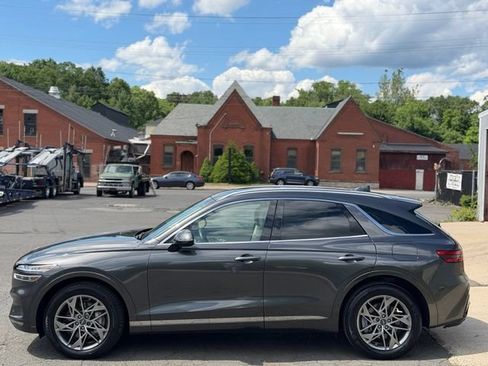 Used 2024 Genesis GV70 2.5T w/ Select Package AWD/4WD image 9