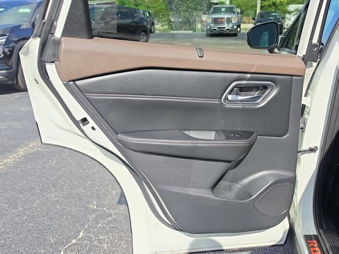 Used 2021 Nissan Rogue SV w/ Premium Package FWD image 14