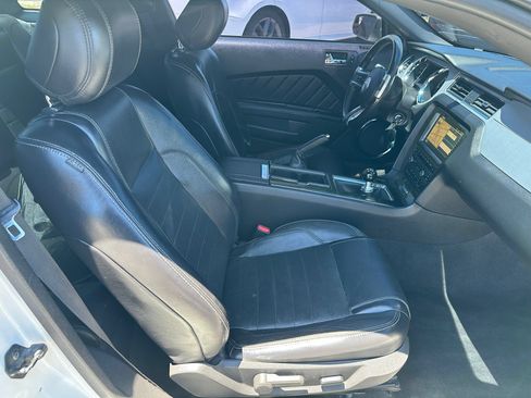 Used 2013 Ford Mustang GT Premium w/ Electronics Pkg RWD image 4