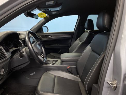 Used 2020 Volkswagen Atlas Cross Sport SE image 9