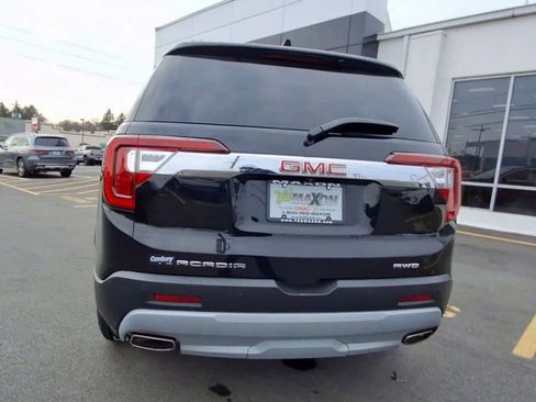 Certified 2023 GMC Acadia SLT w/ Preferred Package image 3