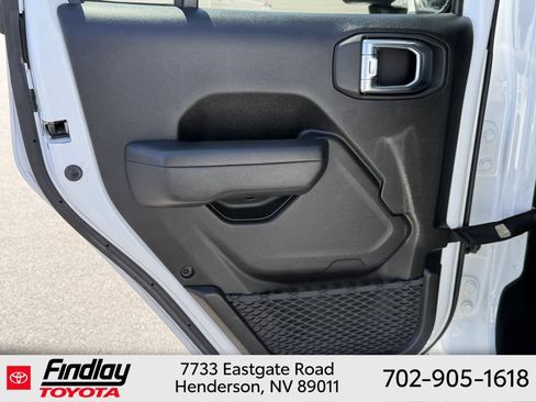 Used 2023 Jeep Gladiator Rubicon AWD/4WD image 19