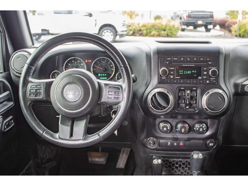 Used 2018 Jeep Wrangler Unlimited Sport S AWD/4WD image 22