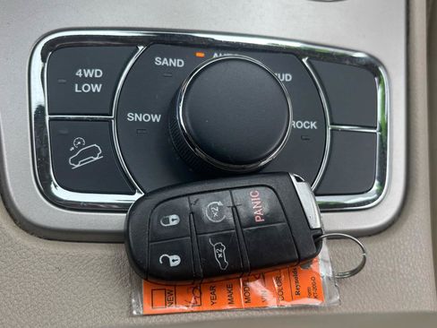Used 2014 Jeep Grand Cherokee Limited w/ Luxury Group II AWD/4WD image 15