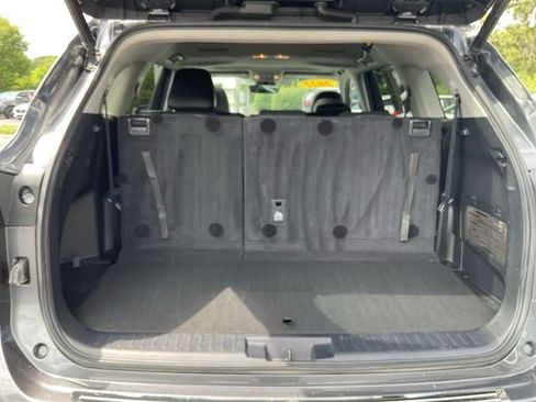 Used 2022 Toyota Highlander XLE AWD/4WD image 13