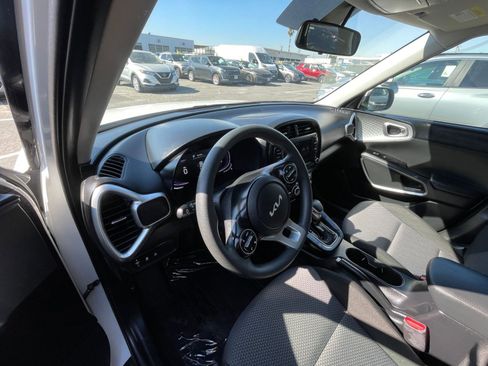 Used 2025 Kia Soul LX w/ LX Technology Package image 34