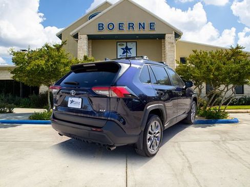 Used 2023 Toyota RAV4 XLE Premium image 5