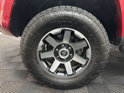 Used 2021 Toyota 4Runner TRD Off-Road AWD/4WD image 39