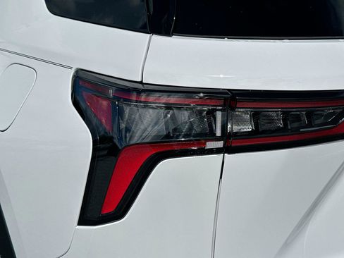 New 2026 Chevrolet Equinox LT w/ Safety and Technology Package FWD image 8