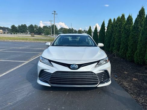 Certified 2022 Toyota Camry XLE w/ Navigation Upgrade Package FWD image 3