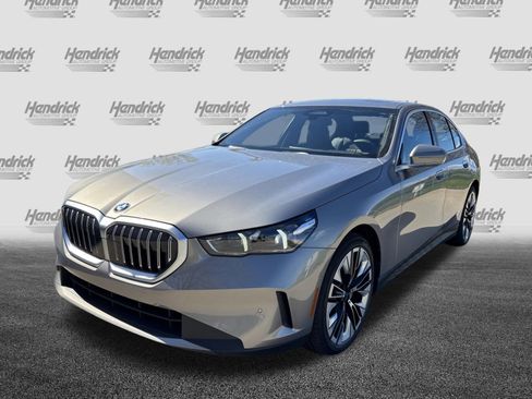 Certified 2025 BMW 530i image 7