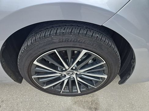 Used 2025 Lexus ES 350 w/ Premium Package FWD image 4