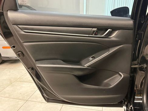 Used 2018 Honda Accord EX image 15