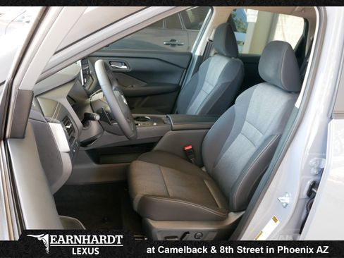 Used 2026 Nissan Rogue SV FWD image 2