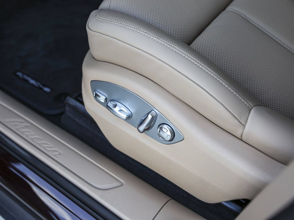 Certified 2026 Porsche Macan AWD/4WD image 15