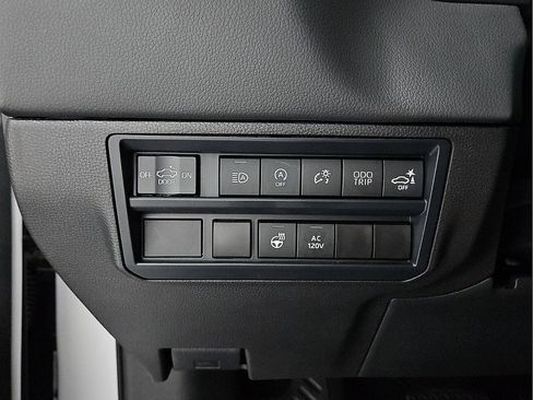 Used 2024 Toyota Tundra Limited image 11