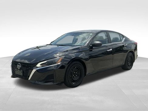 Used 2024 Nissan Altima 2.5 S FWD image 2