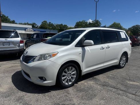 Used 2016 Toyota Sienna XLE Premium AWD/4WD image 13