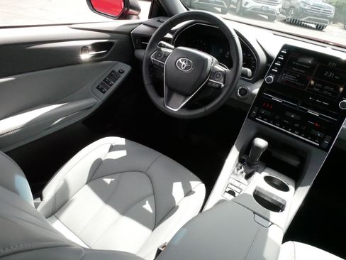 Used 2021 Toyota Avalon XLE w/ Protection Package (TMS) FWD image 9