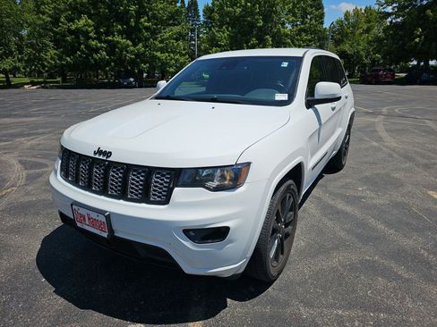 Used 2021 Jeep Grand Cherokee Laredo X AWD/4WD image 2