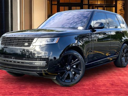 Used 2023 Land Rover Range Rover SE image 1