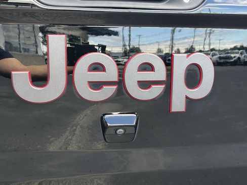 Used 2023 Jeep Gladiator Rubicon AWD/4WD image 31