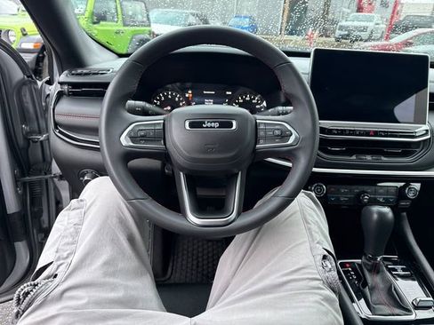 Used 2024 Jeep Compass Trailhawk image 17