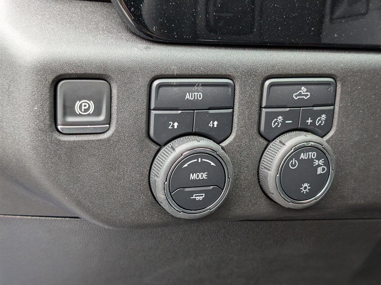 Used 2025 Chevrolet Silverado 1500 LT AWD/4WD image 17