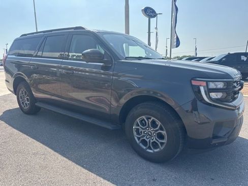 Used 2025 Ford Expedition Max Active RWD image 2