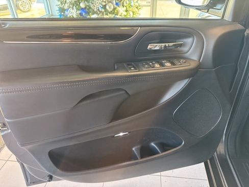 Used 2020 Dodge Grand Caravan SE image 10