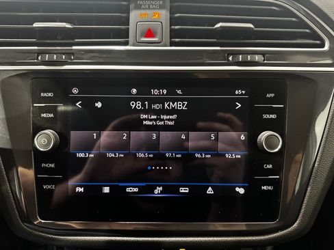 Used 2024 Volkswagen Tiguan SE FWD image 3