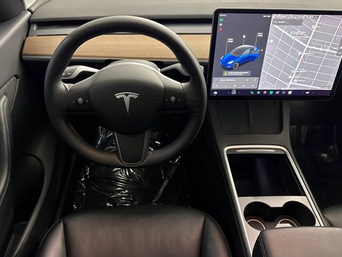 Used 2021 Tesla Model Y Long Range AWD/4WD image 31