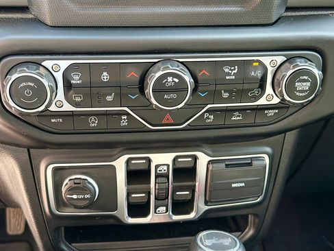 Used 2023 Jeep Wrangler Sport S image 31