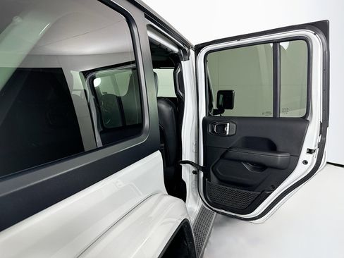 Used 2023 Jeep Wrangler Sahara w/ Cold Weather Group image 29