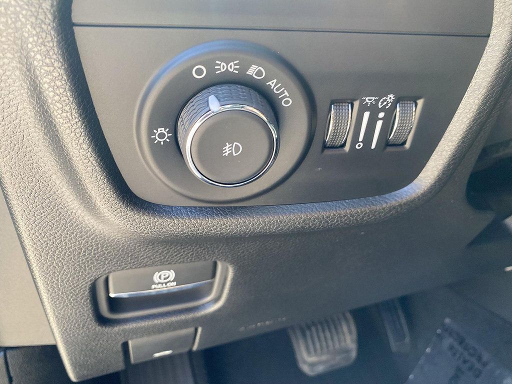 Used 2023 Jeep Grand Cherokee Limited AWD/4WD image 59