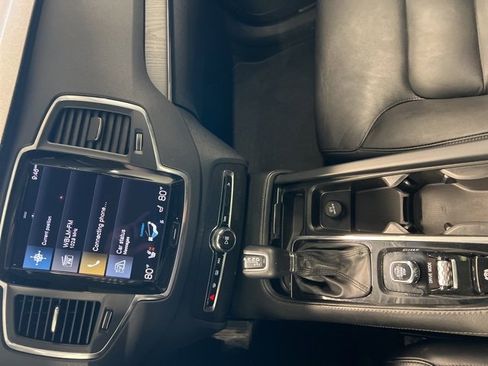 Used 2020 Volvo XC90 T5 Momentum image 32