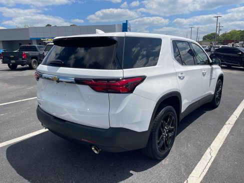 Used 2023 Chevrolet Traverse LS image 15