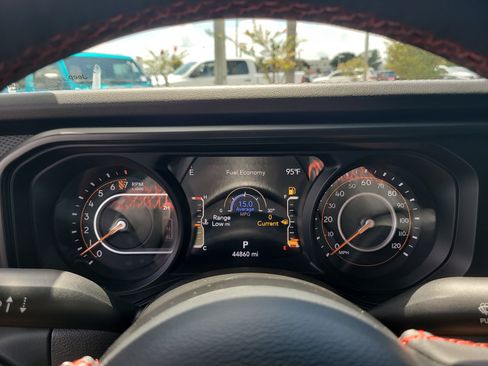 Used 2024 Jeep Gladiator Rubicon w/ Technology Group AWD/4WD image 29