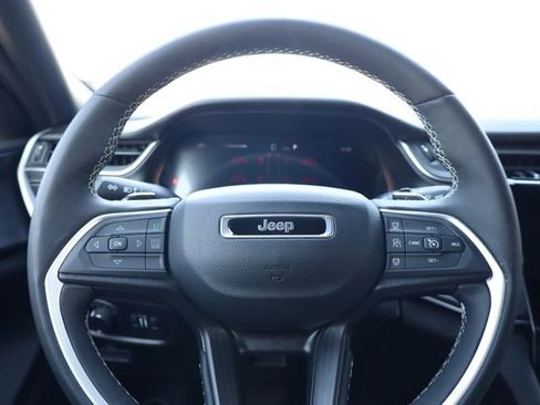 Certified 2024 Jeep Grand Cherokee L Laredo image 17