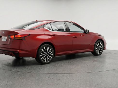 Used 2025 Nissan Altima 2.5 SV FWD image 9