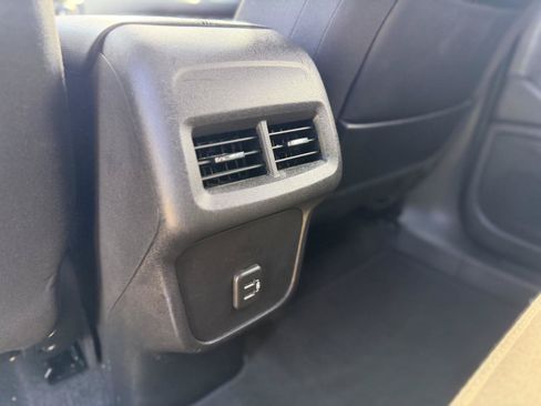 Used 2024 GMC Terrain SLE AWD/4WD image 23