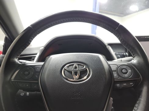 Used 2022 Toyota Camry SE image 19