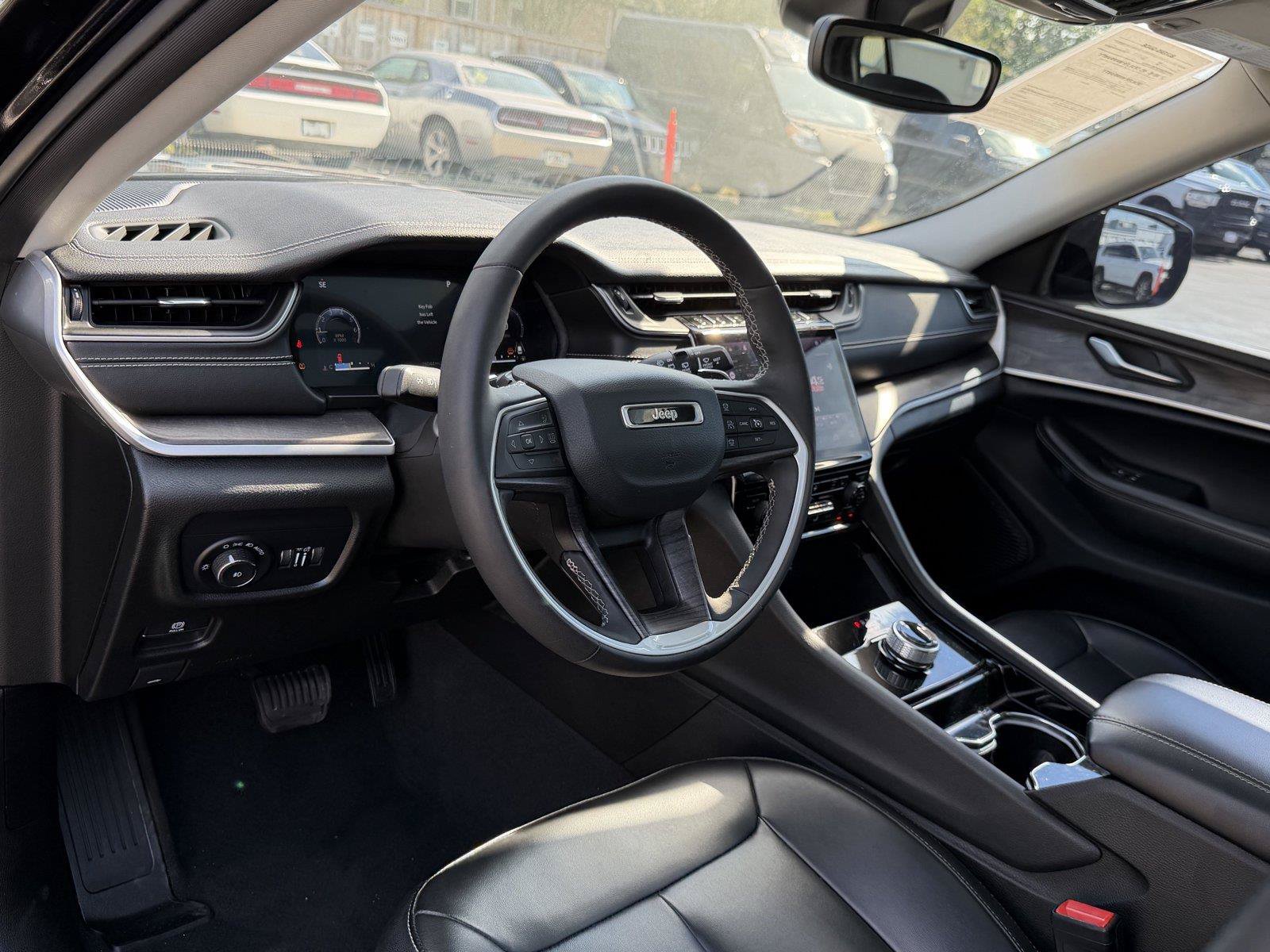 Used 2023 Jeep Grand Cherokee Limited RWD image 16