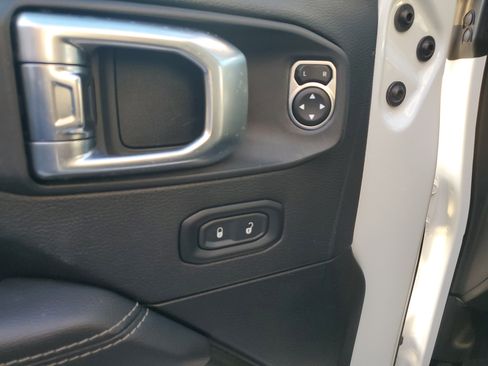 Used 2023 Jeep Gladiator Overland image 27